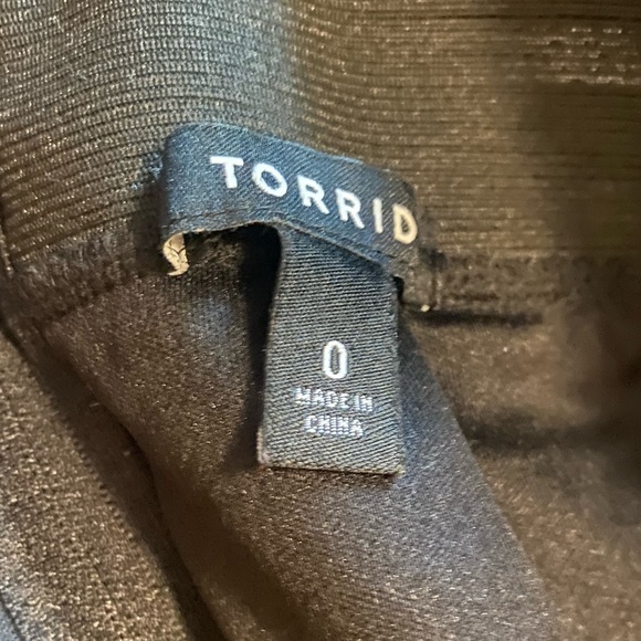 Black cute fun short mini torrid skirt lined w/striped sheer overlay Halloween?? - Picture 5 of 7